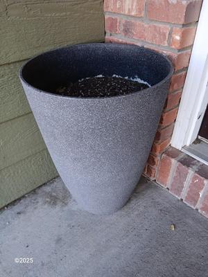 22" Tall Allan & Roth planter / Flowerpot
