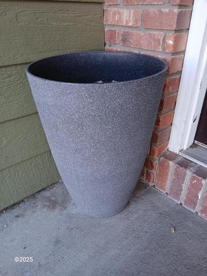 22" Tall Allan & Roth planter / Flowerpot