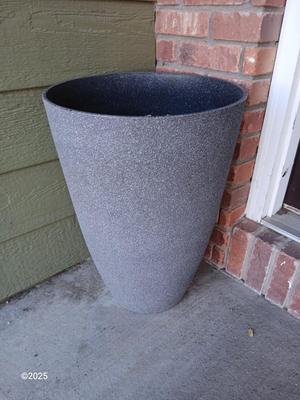 22" Tall Allan & Roth planter / Flowerpot