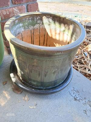 Green glazed ceramic planter / flowerpot with basin