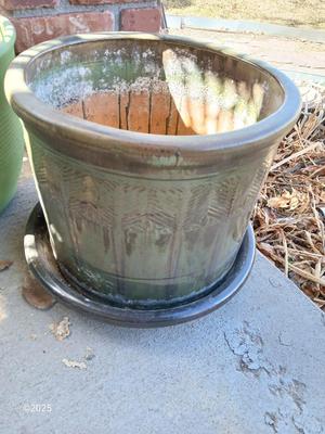 Green glazed ceramic planter / flowerpot with basin