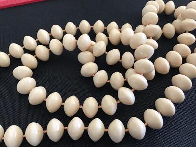 Vintage Beige Faux Beaded Necklace