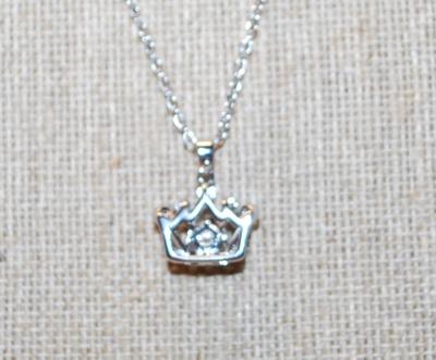 Single Clear Stone in a "Crown" Setting PENDANT (¾" x ¾") on a Silver Tone Necklace Chain 17" L