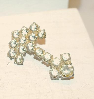 VINTAGE ANCHOR BROOCH (1¾" x 1") with 17 Clear Round Diamond Style Stones on a Silver Tone Setting
