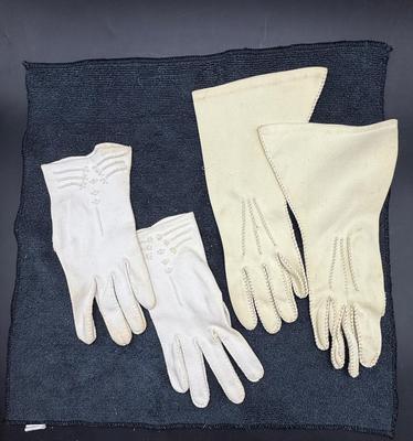 Antique Suede Ladies Gloves white and.cream