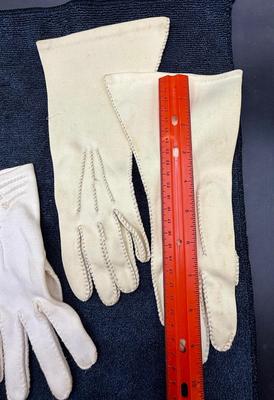 Antique Suede Ladies Gloves white and.cream