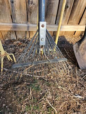 Yard and garden handtools
