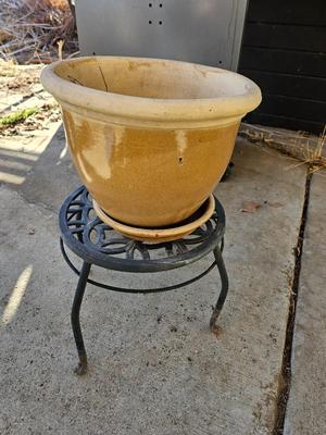 French ceramic planter - flowerpot - plant pot with plant stand