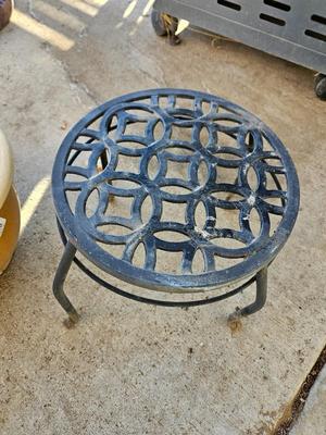 French ceramic planter - flowerpot - plant pot with plant stand
