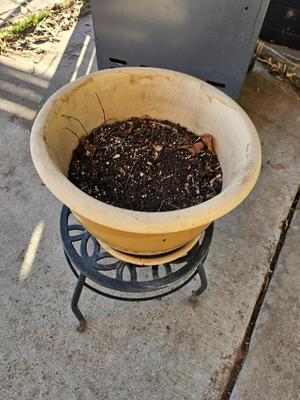 French ceramic planter - flowerpot - plant pot with plant stand