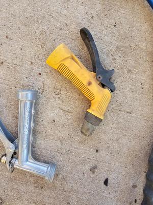 Assortment of watering attachments - sprinkler - watering wands - with short hose