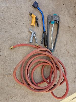 Assortment of watering attachments - sprinkler - watering wands - with short hose