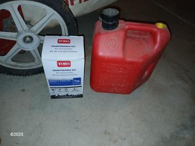 Craftsman 6.5 horsepower Briggs & Stratton 21" Mower Mulcher with bag, oil, and gas can