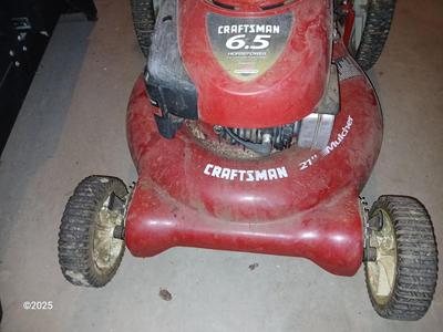 Craftsman 6.5 horsepower Briggs & Stratton 21" Mower Mulcher with bag, oil, and gas can