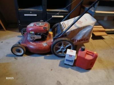Craftsman 6.5 horsepower Briggs & Stratton 21" Mower Mulcher with bag, oil, and gas can