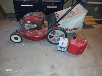 Craftsman 6.5 horsepower Briggs & Stratton 21" Mower Mulcher with bag, oil, and gas can