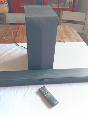 LG WIRELESS Soundbar with remote and Subwoofer