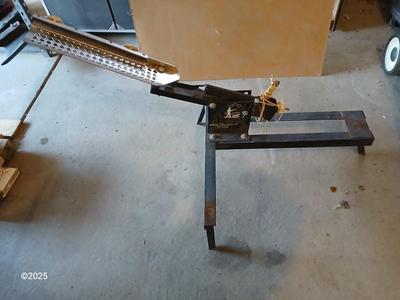 Outers Laboratories Inc. clay pigeon / Skeet thrower with handheld thrower