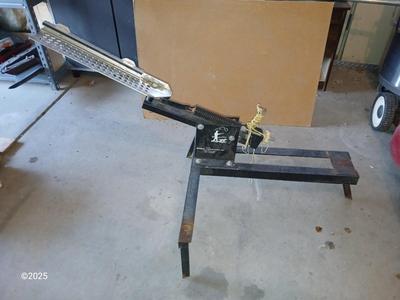 Outers Laboratories Inc. clay pigeon / Skeet thrower with handheld thrower