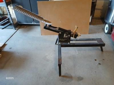 Outers Laboratories Inc. clay pigeon / Skeet thrower with handheld thrower
