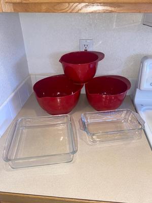 3 BATTER BOWLS AND 2 GLASS BAKING DISHES
