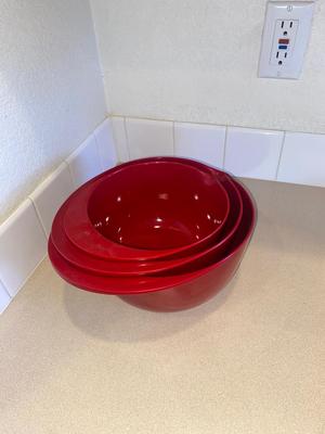 3 BATTER BOWLS AND 2 GLASS BAKING DISHES