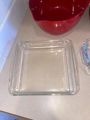3 BATTER BOWLS AND 2 GLASS BAKING DISHES