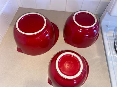 3 BATTER BOWLS AND 2 GLASS BAKING DISHES