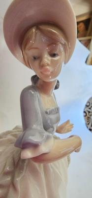 LLadro Nao Lady Figurine 471 Coquette