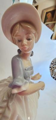 LLadro Nao Lady Figurine 471 Coquette