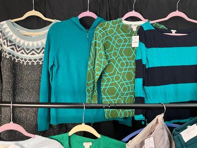 Lot F 351 Woman’s Blue & Green Casual Clothing Lot (Large)