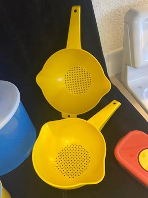 TUPPERWARE CONTAINERS AND STRAINERS