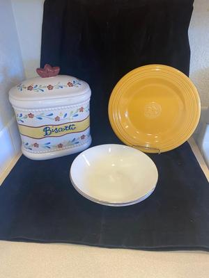 BISCOTTI JAR, TWO SERVING BOWLS AND A SERVING PLATTER