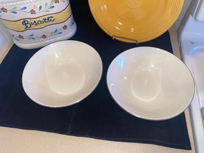 BISCOTTI JAR, TWO SERVING BOWLS AND A SERVING PLATTER