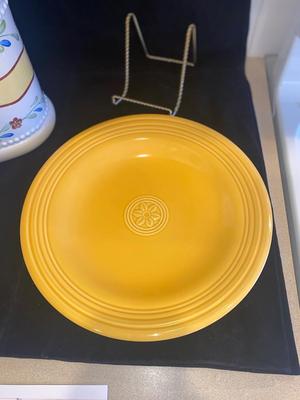 BISCOTTI JAR, TWO SERVING BOWLS AND A SERVING PLATTER