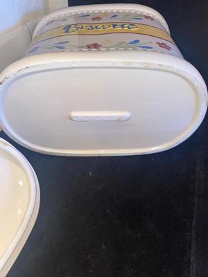 BISCOTTI JAR, TWO SERVING BOWLS AND A SERVING PLATTER