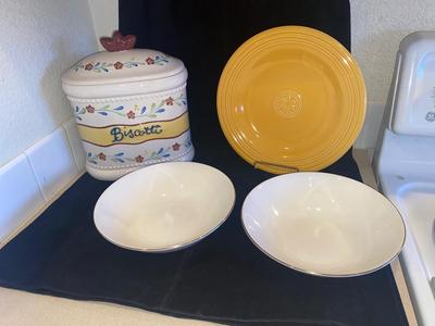 BISCOTTI JAR, TWO SERVING BOWLS AND A SERVING PLATTER