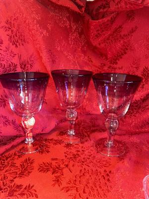CRYSTAL PITCHER AND LARGE GLASS STEMMED GLASSES WITH PURPLE RIM