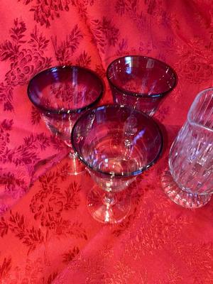 CRYSTAL PITCHER AND LARGE GLASS STEMMED GLASSES WITH PURPLE RIM