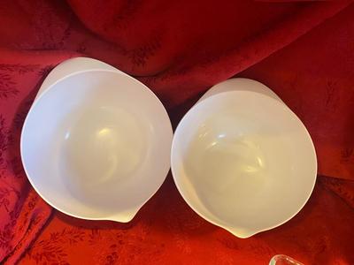 MIXING BOWLS, LIQUID MEASURING CUPS, AND GLASS BAKING DISH