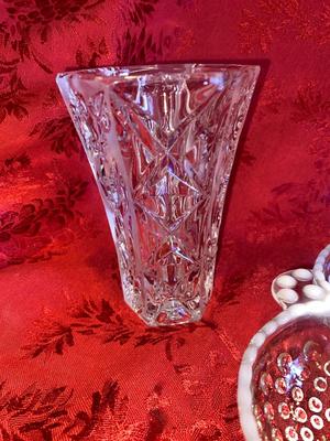 VINTAGE FENTON HOBNAIL MOONSTONE SEPARATED CANDY/SERVING DISH & LEAD CRYSTAL VASES