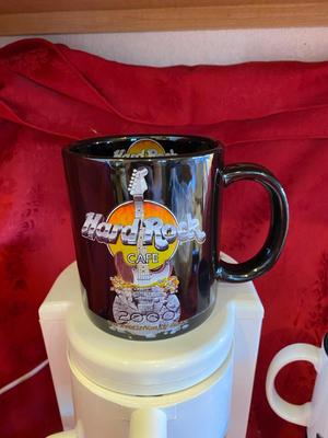 HANDY LITTLE COFFEE MAKER AND SOUVENIR COFFEE CUPS