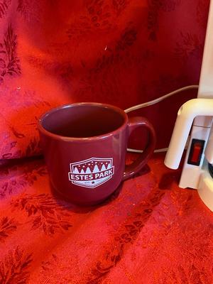 HANDY LITTLE COFFEE MAKER AND SOUVENIR COFFEE CUPS
