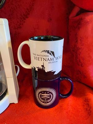 HANDY LITTLE COFFEE MAKER AND SOUVENIR COFFEE CUPS