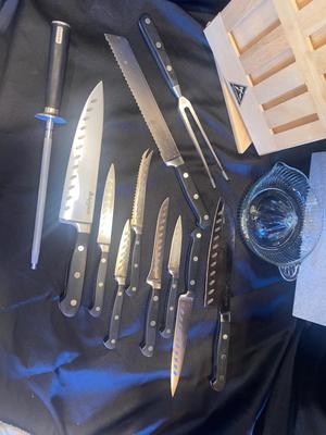 SABER KNIVES IN BLOCK, STONE. CUTTING BOARD, AND VTG GLASS JUICER