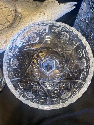 LEAD CRYSTAL DISHES AND TABLE RUNNER