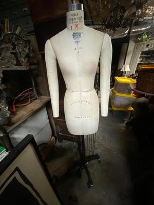 Wolf Form Co dress form