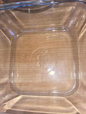 PYREX DISHES AND 2 QUART GLASS MEASURING CUP