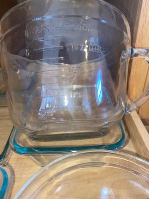 PYREX DISHES AND 2 QUART GLASS MEASURING CUP