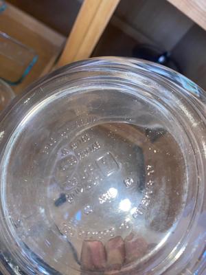 PYREX DISHES AND 2 QUART GLASS MEASURING CUP